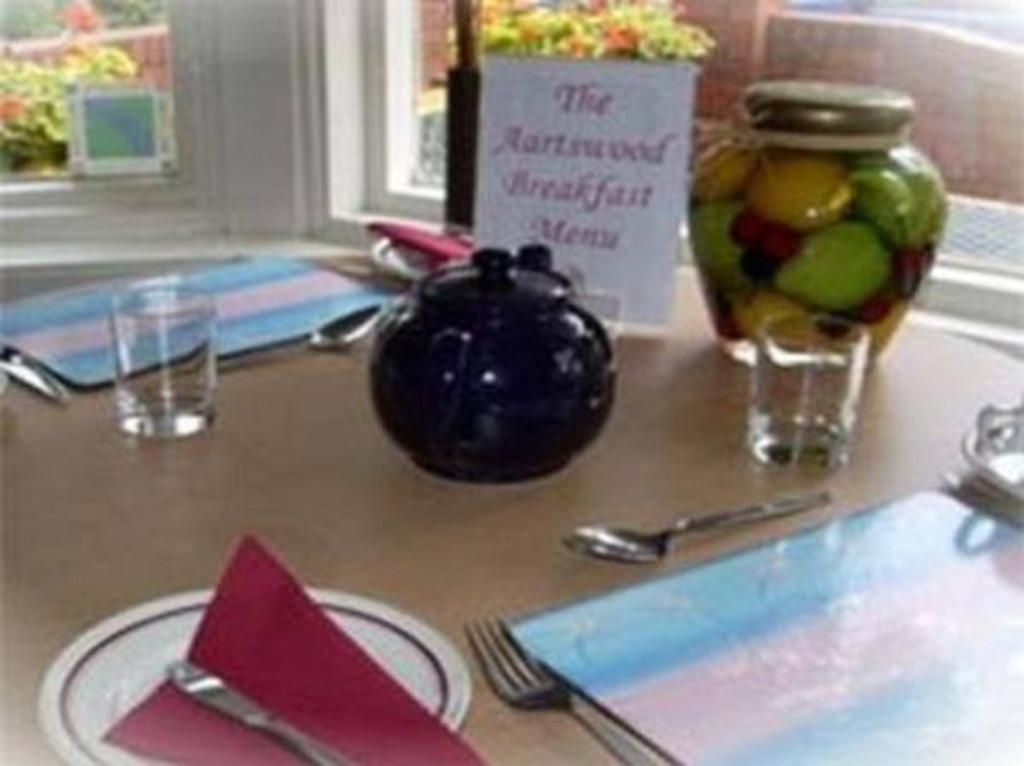 Aartswood Guest House สการ์โบโรห์ ภายนอก รูปภาพ